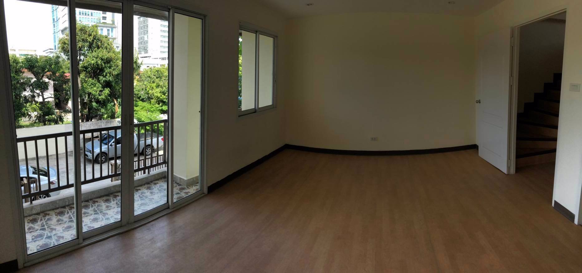 ขายทาวน์โฮมออฟฟิศ-3-ชั้น-ห้องหัวมุม