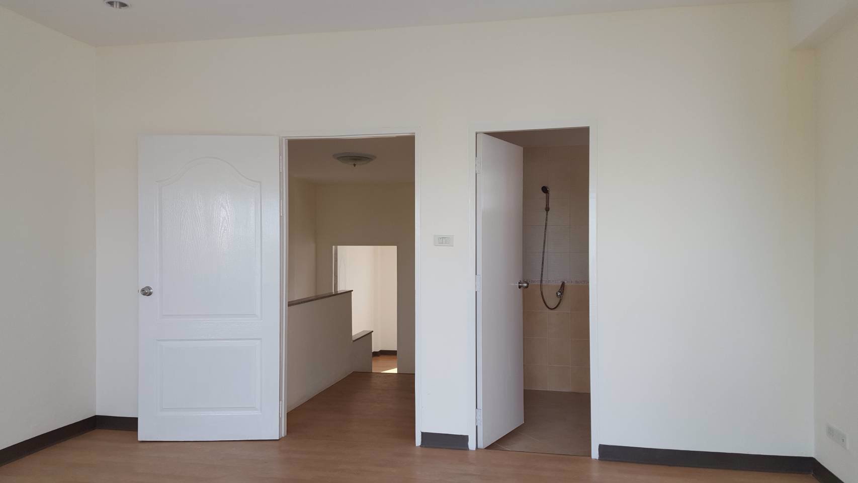 ขายทาวน์โฮมออฟฟิศ-3-ชั้น-ห้องหัวมุม