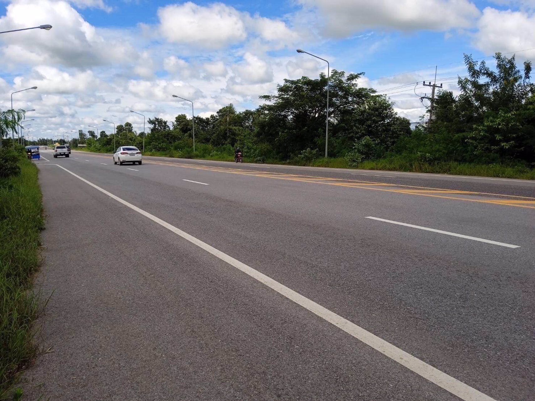 ขายที่นาติดถนนสายหลัก-ร้อยเอ็ด-กาฬสินธุ์-15-3-70ไร่-ห่างทางรถไฟ-8-กม