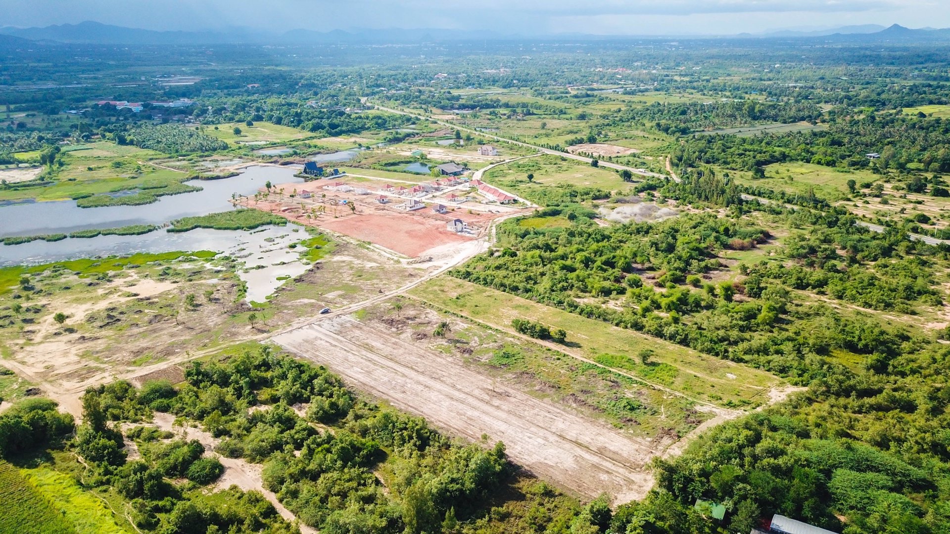 ที่ดินแบ่งขาย-แปลงสวย-วิวเขาสามร้อยยอด-ถูกหลักฮวงจุ้ย-มีเขา-มีน้ำ