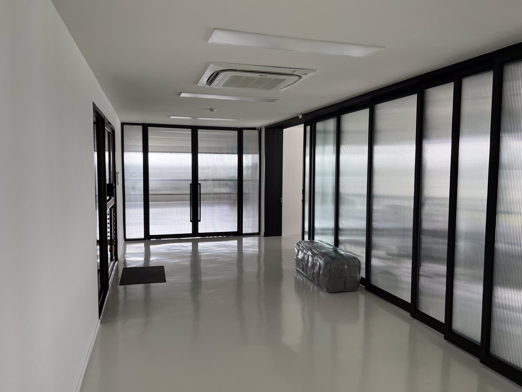 ขายสำนักงาน-ตกแต่งใหม่-พร้อมเฟอร์