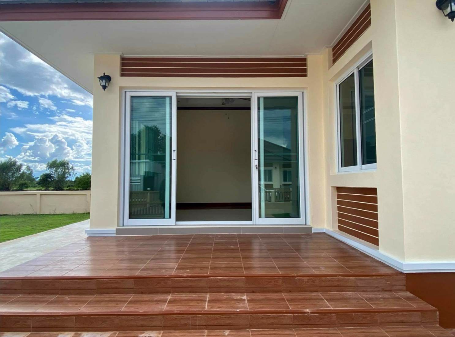 ขายบ้านเดี่ยวทรงปั้นหยา-ราคาถูก-บรรยากาศดี-มหาสารคาม-น้ำไม่ท่วม