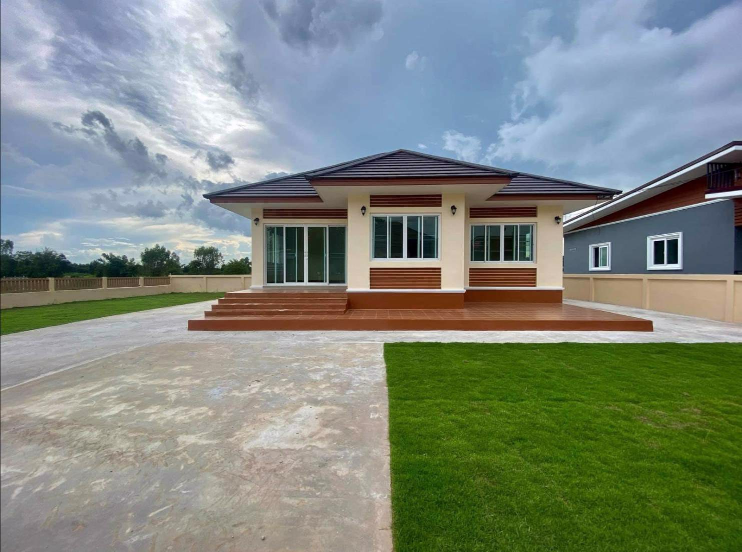 ขายบ้านเดี่ยวทรงปั้นหยา-ราคาถูก-บรรยากาศดี-มหาสารคาม-น้ำไม่ท่วม