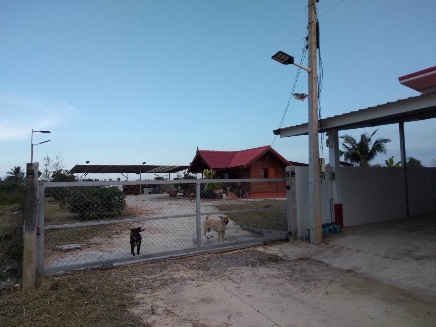 ขายกิจการห้องเช่ารายเดือน-ขนาด-5-ห้องมีแอร์-ห้องน้ำทุกห้อง-สนงเป็นบ้านไม้สัก-2-ห้องนอน-3-ห้องน้ำ