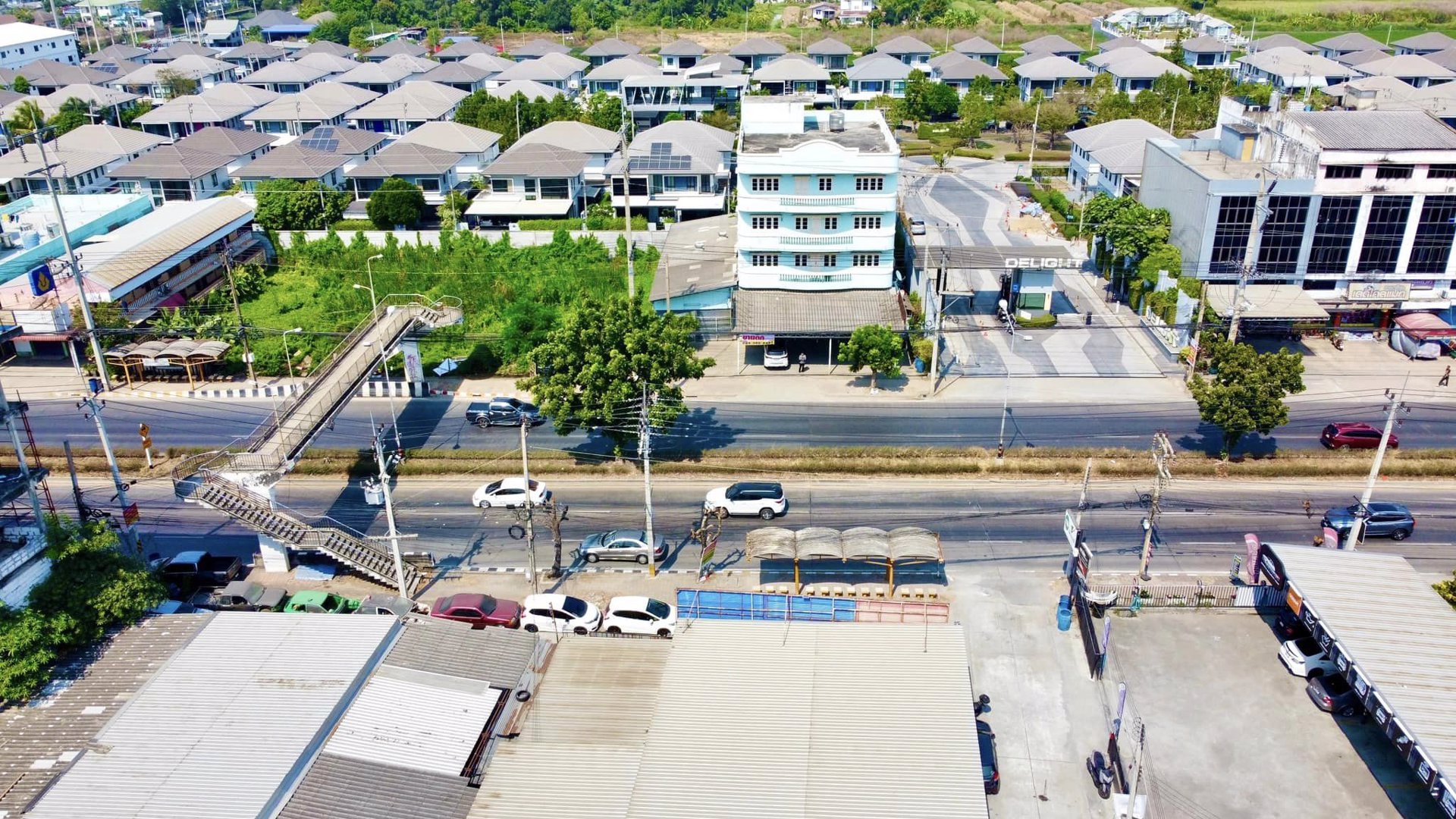 ขายตึก-4-ชั้นครึ่ง-ทำเลทอง-ติดถนนลำลูกกา