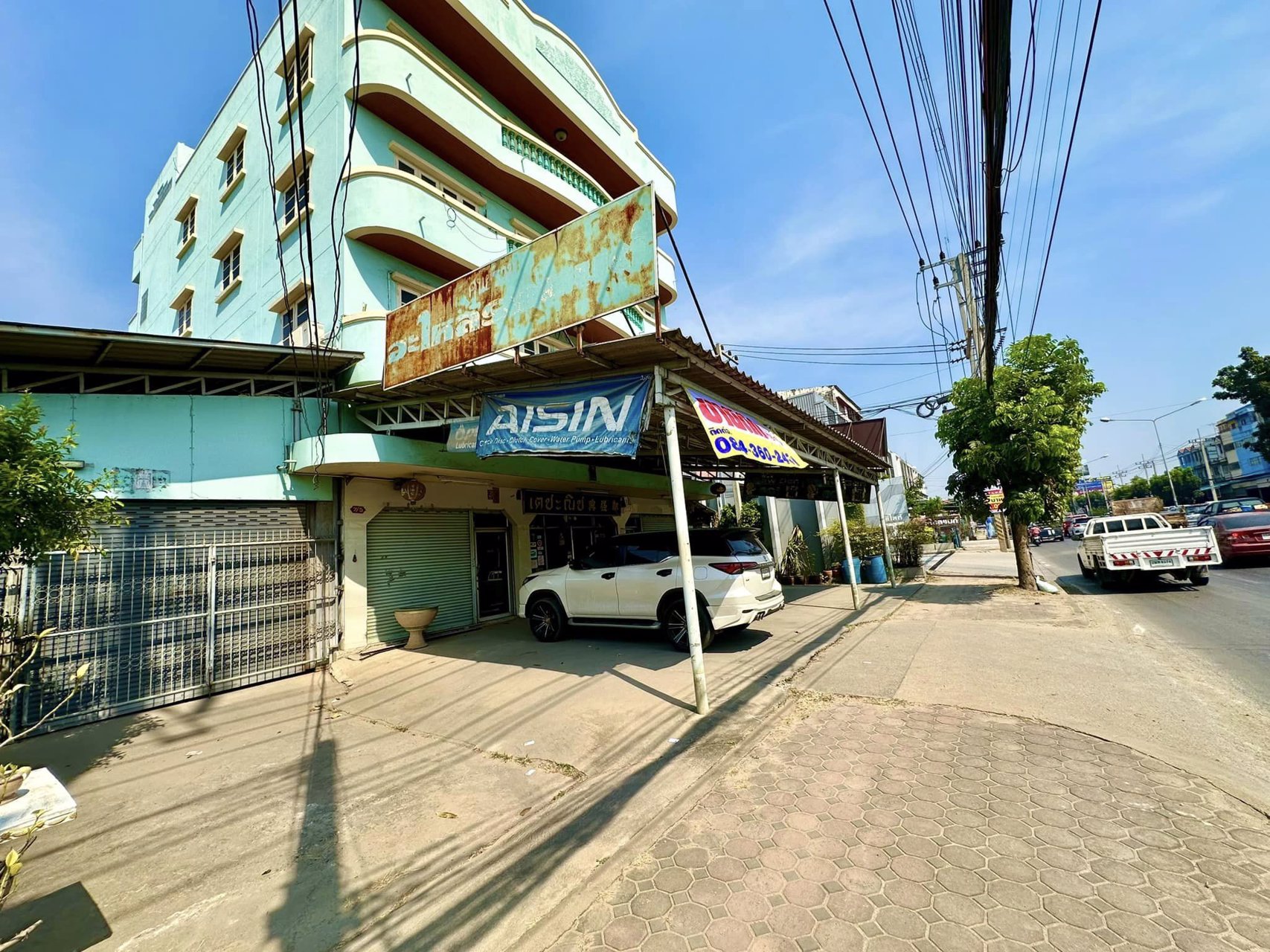 ขายตึก-4-ชั้นครึ่ง-ทำเลทอง-ติดถนนลำลูกกา