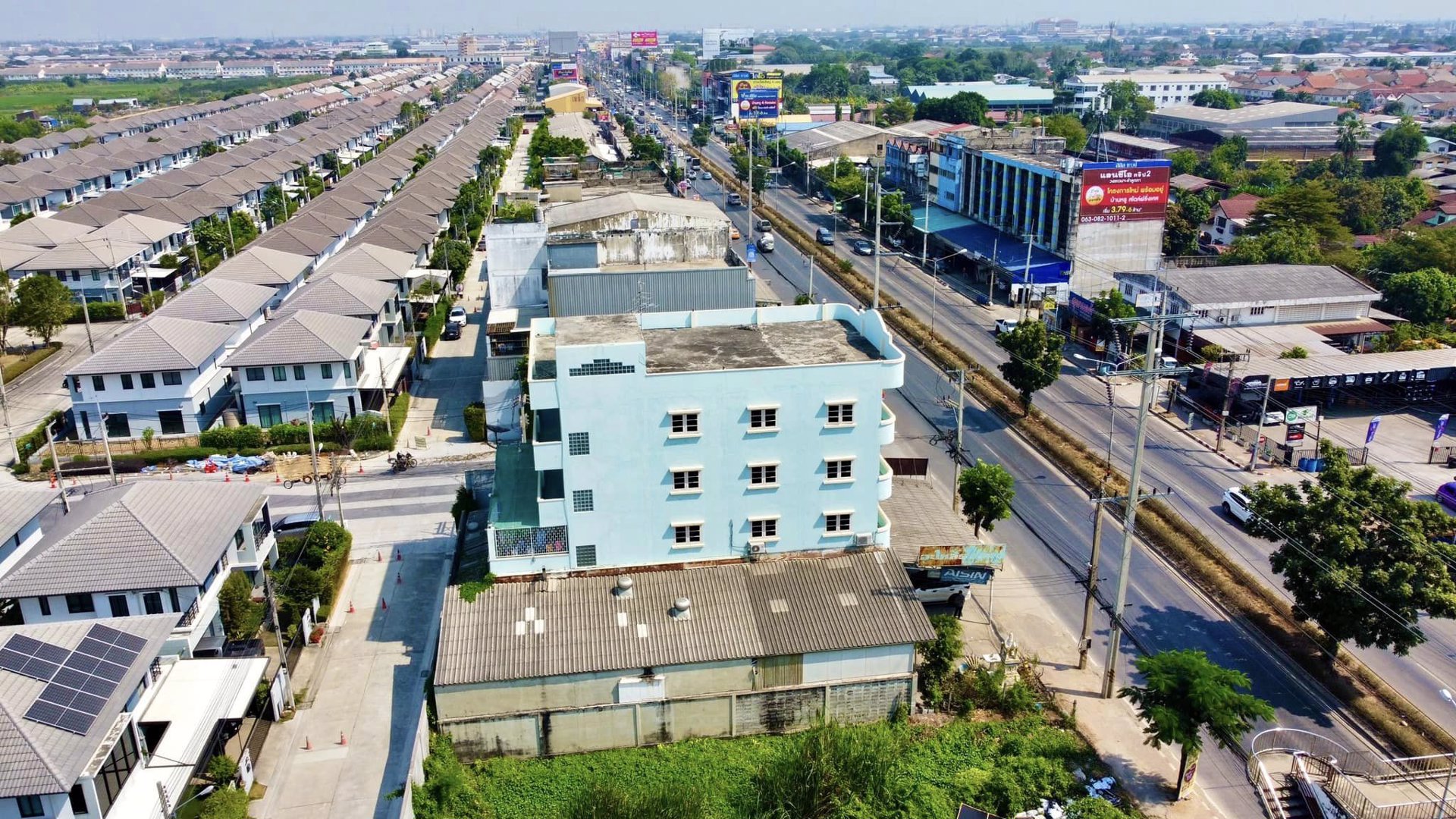 ขายตึก-4-ชั้นครึ่ง-ทำเลทอง-ติดถนนลำลูกกา