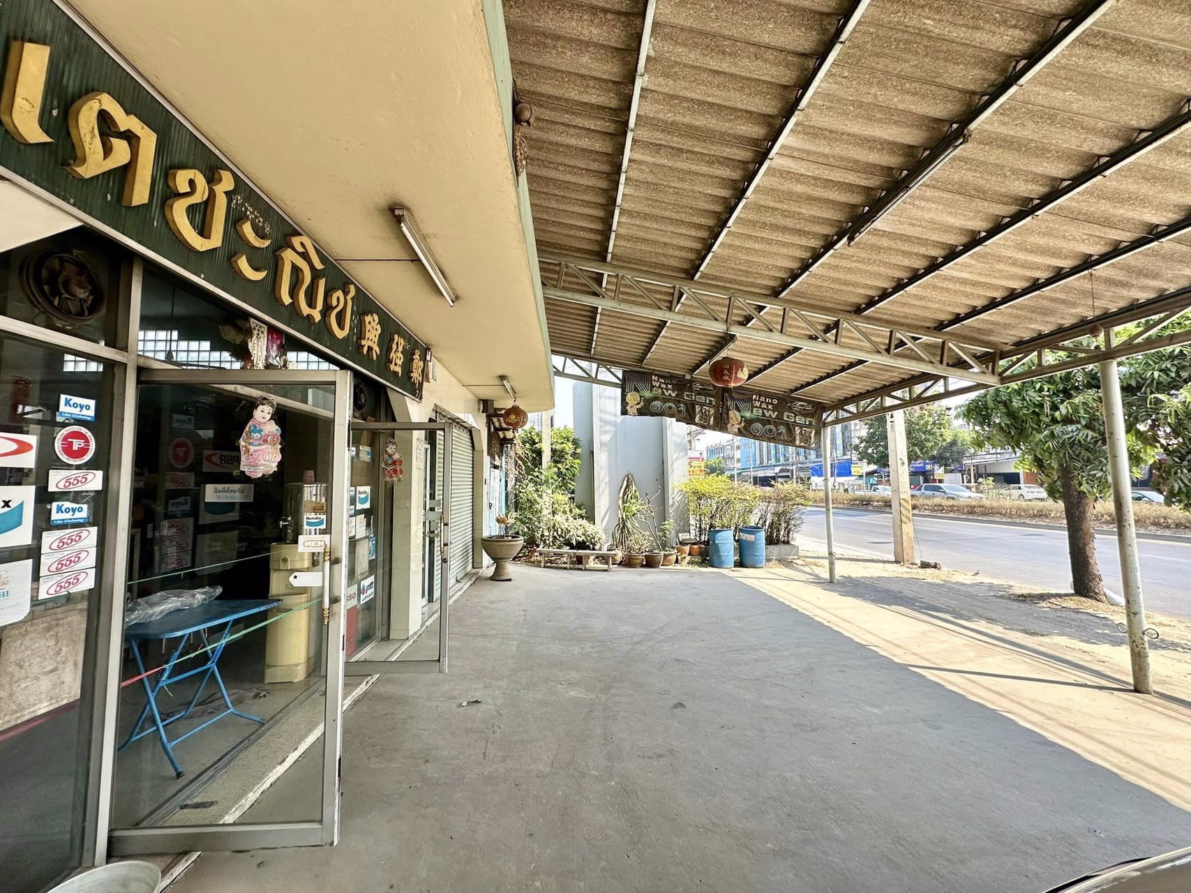 ขายตึก-4-ชั้นครึ่ง-ทำเลทอง-ติดถนนลำลูกกา