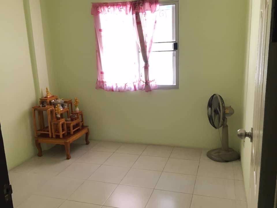 ขายเทาว์เฮ้าสองชั้น-หมู่บ้านโกลเด้นท์เพลส-แหล่งชุมชน-แหล่งโรงงาน-เครือสหพัฒน์ชลบุรี-ราคาถูกมากๆ