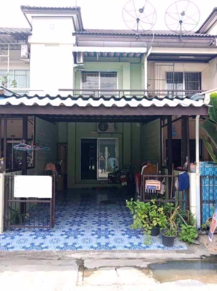 ขายเทาว์เฮ้าสองชั้น-หมู่บ้านโกลเด้นท์เพลส-แหล่งชุมชน-แหล่งโรงงาน-เครือสหพัฒน์ชลบุรี-ราคาถูกมากๆ