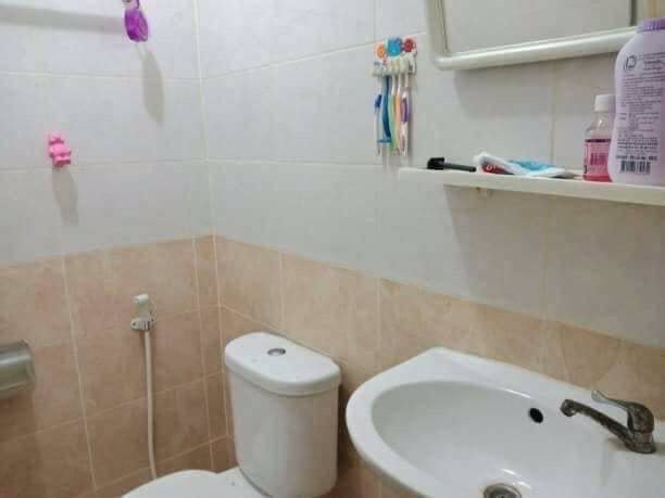 ขายเทาว์เฮ้าสองชั้น-หมู่บ้านโกลเด้นท์เพลส-แหล่งชุมชน-แหล่งโรงงาน-เครือสหพัฒน์ชลบุรี-ราคาถูกมากๆ