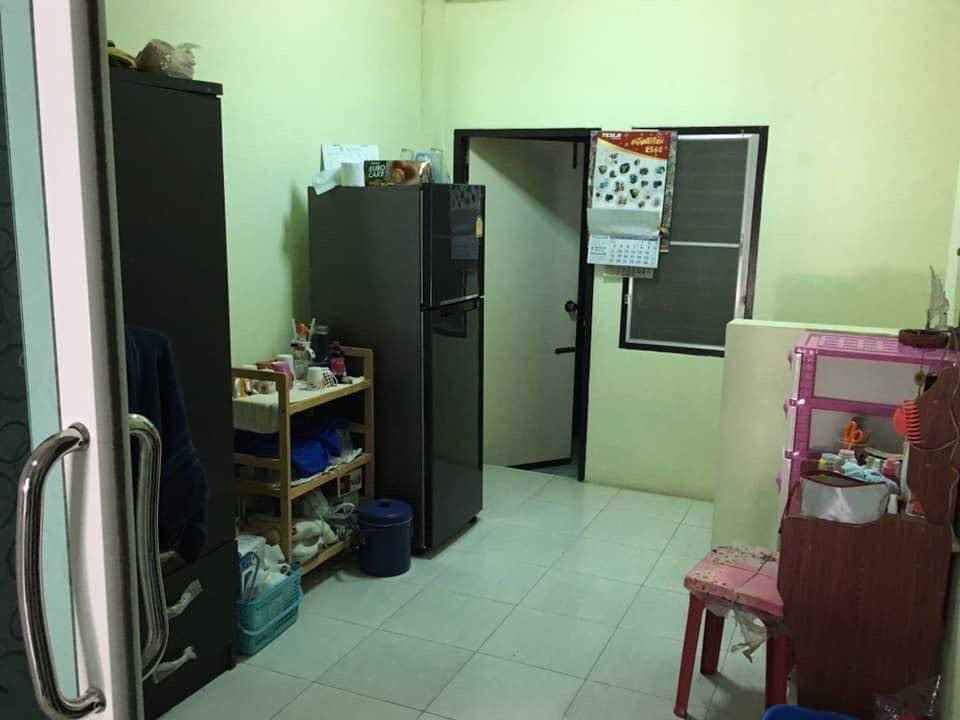 ขายเทาว์เฮ้าสองชั้น-หมู่บ้านโกลเด้นท์เพลส-แหล่งชุมชน-แหล่งโรงงาน-เครือสหพัฒน์ชลบุรี-ราคาถูกมากๆ