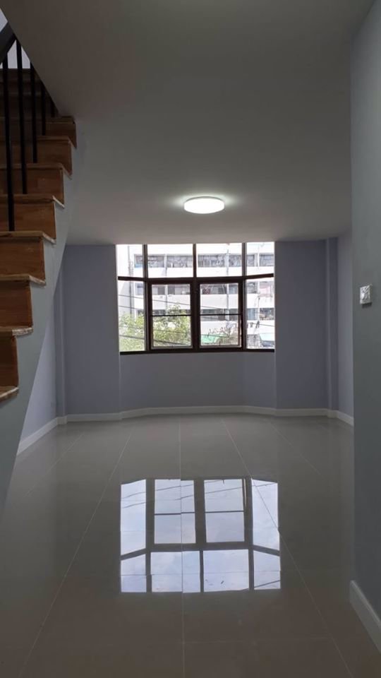 ตึกแถวให้เช่าที่กรุงเทพนะครับ-ตรงข้ามโชคชัย-4-แหล่งชุมชน-ธุรกิจ-ในราคาถูกๆ