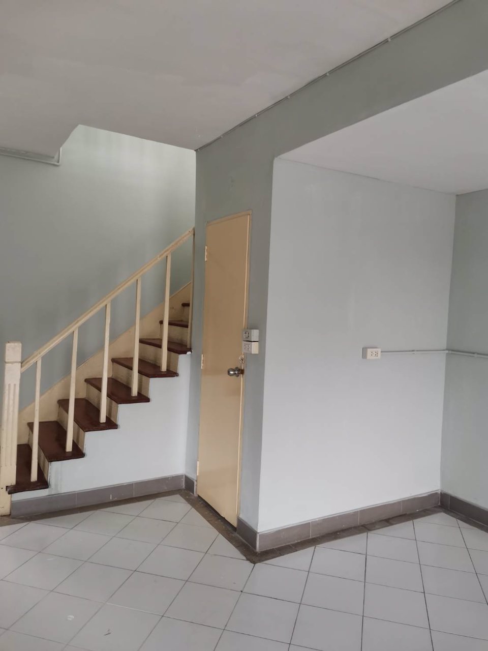 ให้เช่าอาคารพาณิชย์-2-ชั้น-35-ตรว-หลังมุม-ติดถนนใหญ่-หมู่บ้านพฤกษา-18-1-บางใหญ่-นนทบุรี