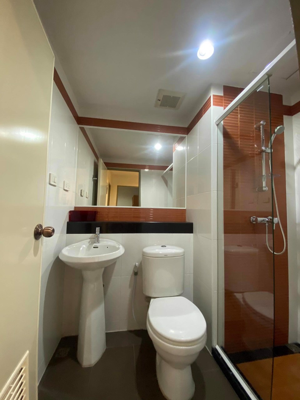 ขายคอนโด-64-ตรม-แบบ-2-นอน-2-น้ำ-ห้องหัวมุม-พร้อมอยู่