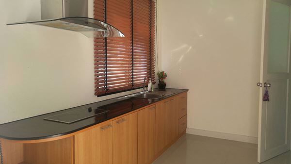 ขายบ้าน-2ชั้น-หมู่บ้านเลควิวพาร์ค-ถนนเลียบวงแหวน-บางนา-มราม2-