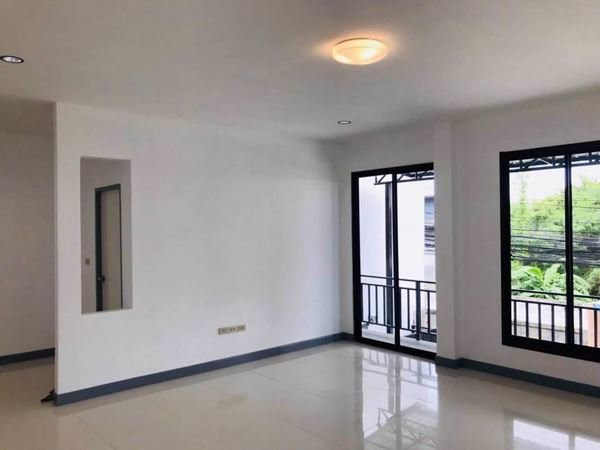 ขายอาคารพาณิชย์-3-ชั้น-2-คูหา-อเมือง-จระยอง-ซอยข้างห้าง-passione-แหลมทอง