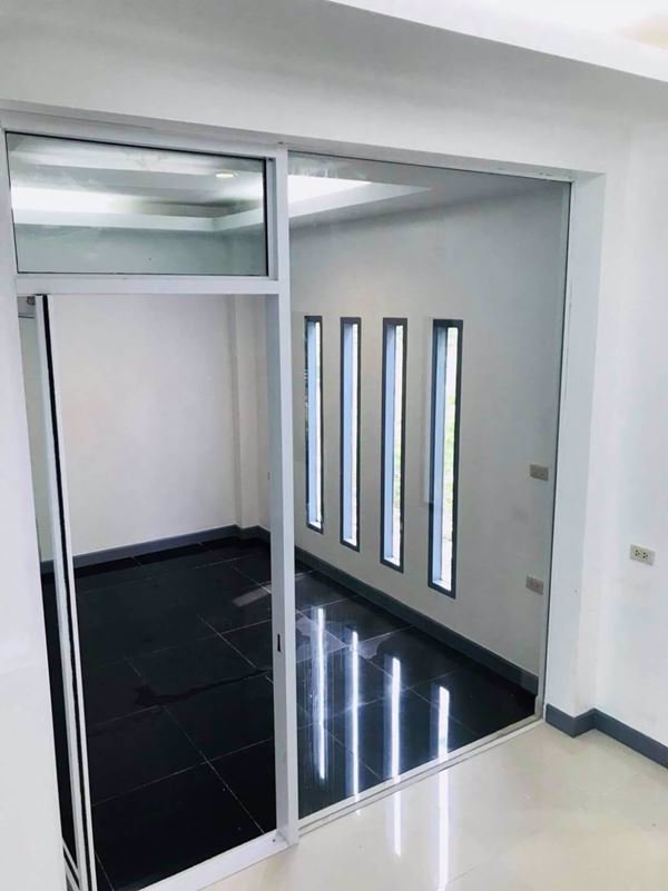 ขายอาคารพาณิชย์-3-ชั้น-2-คูหา-อเมือง-จระยอง-ซอยข้างห้าง-passione-แหลมทอง