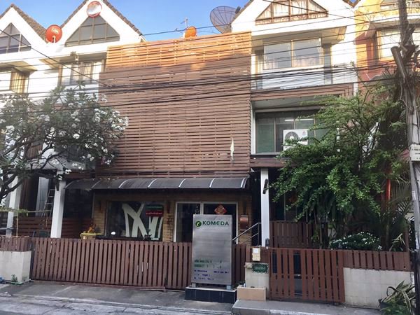 ขายโฮมออฟฟิตเล่นระดับ-3ชั้น-2หลัง-มทาวน์-อิน-ทาวน์-ด้วย-72ตรว-พร้อมย้ายออกและเข้าอยู่ได้ทันที