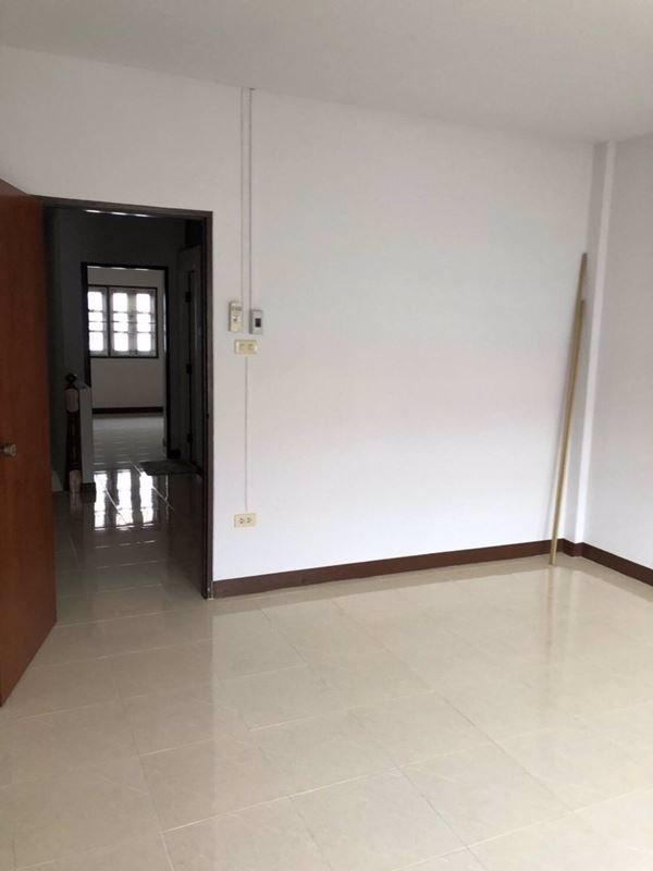 ทาวน์เฮ้าส์ให้เช่า-6500-บาท-เพชรเกษม-ซอย-55-2-หมู่บ้านเพชรเกษม-2-มี-2-ชั้น-2-ห้องนอน