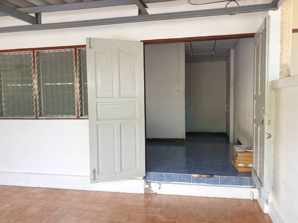 ให้เช่า-บ้านทาวน์เฮ้าส์-กลางเมืองระยอง-2-ชั้น-2-ห้องนอน-ใกล้สถานที่ราชการ-โรงพยาบาล