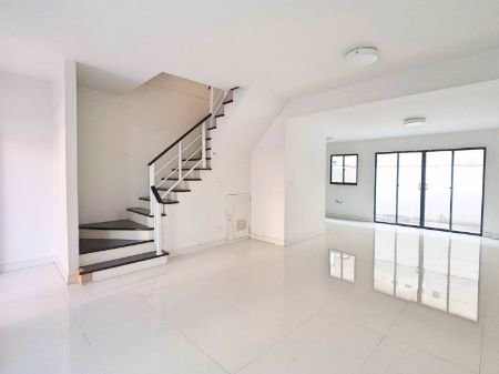 ขาย-ทาวน์เฮ้าส์-connect-3-วงแหวน-กาญจนา-3-ชั้น-ขนาด-22-ตรว-พื้นที่-190-ตรม-3-นอน3-น้ำ