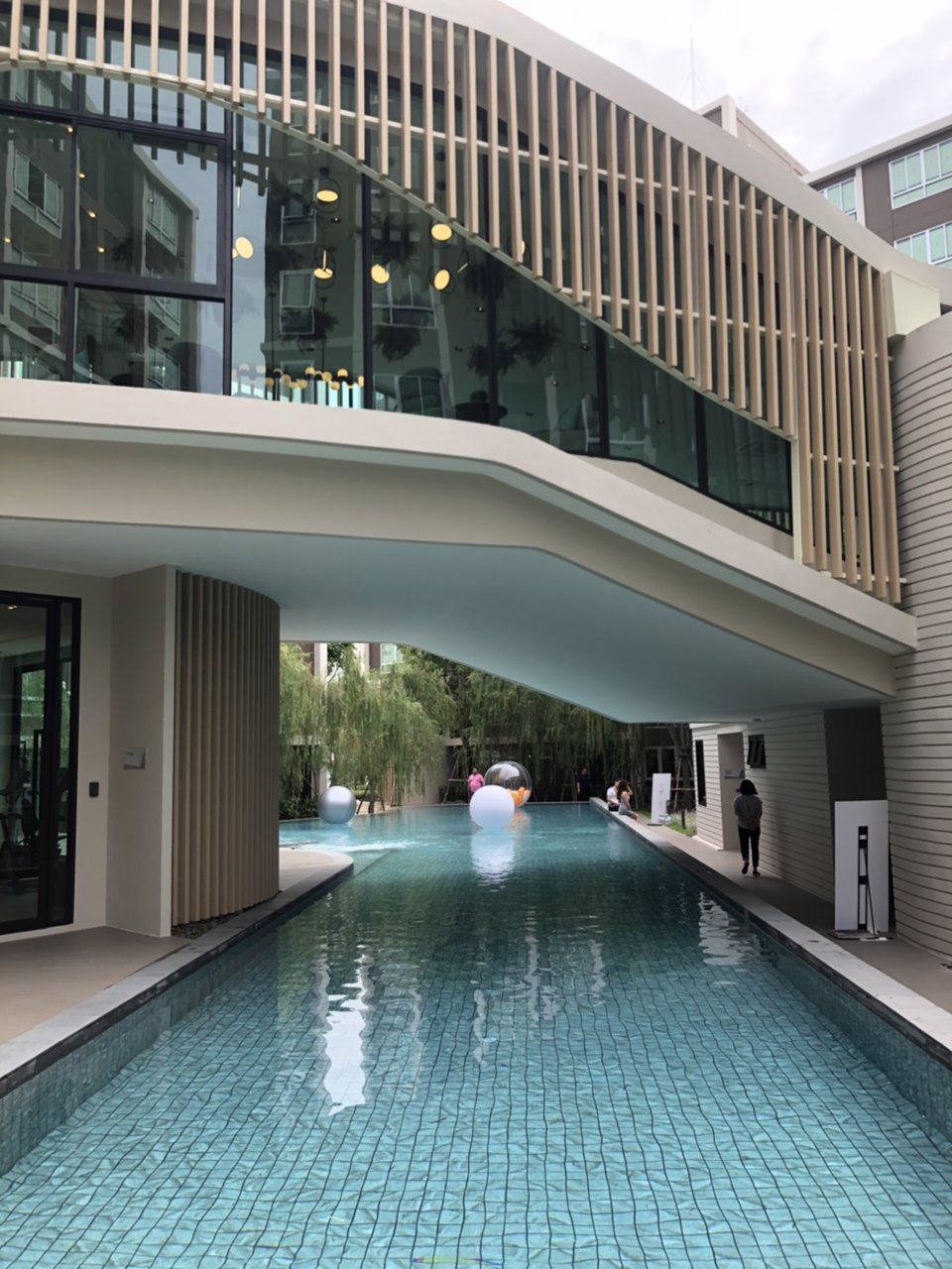 ขายห้องใหม่-ดีคอนโด-แคมปัส-โดม-รังสิต-วิวสระว่ายน้ำ-