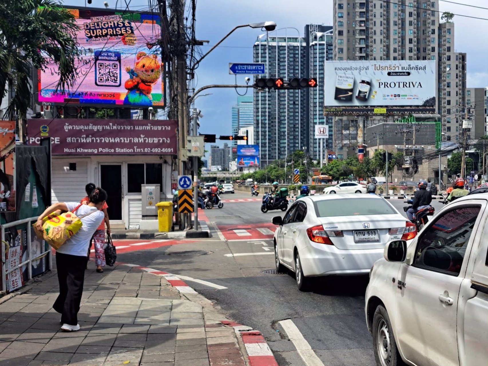 เซ้งคลินิกทันตกรรม-หาไม่ได้อีกแล้วในตลาดกลางคืนห้วยขวาง-