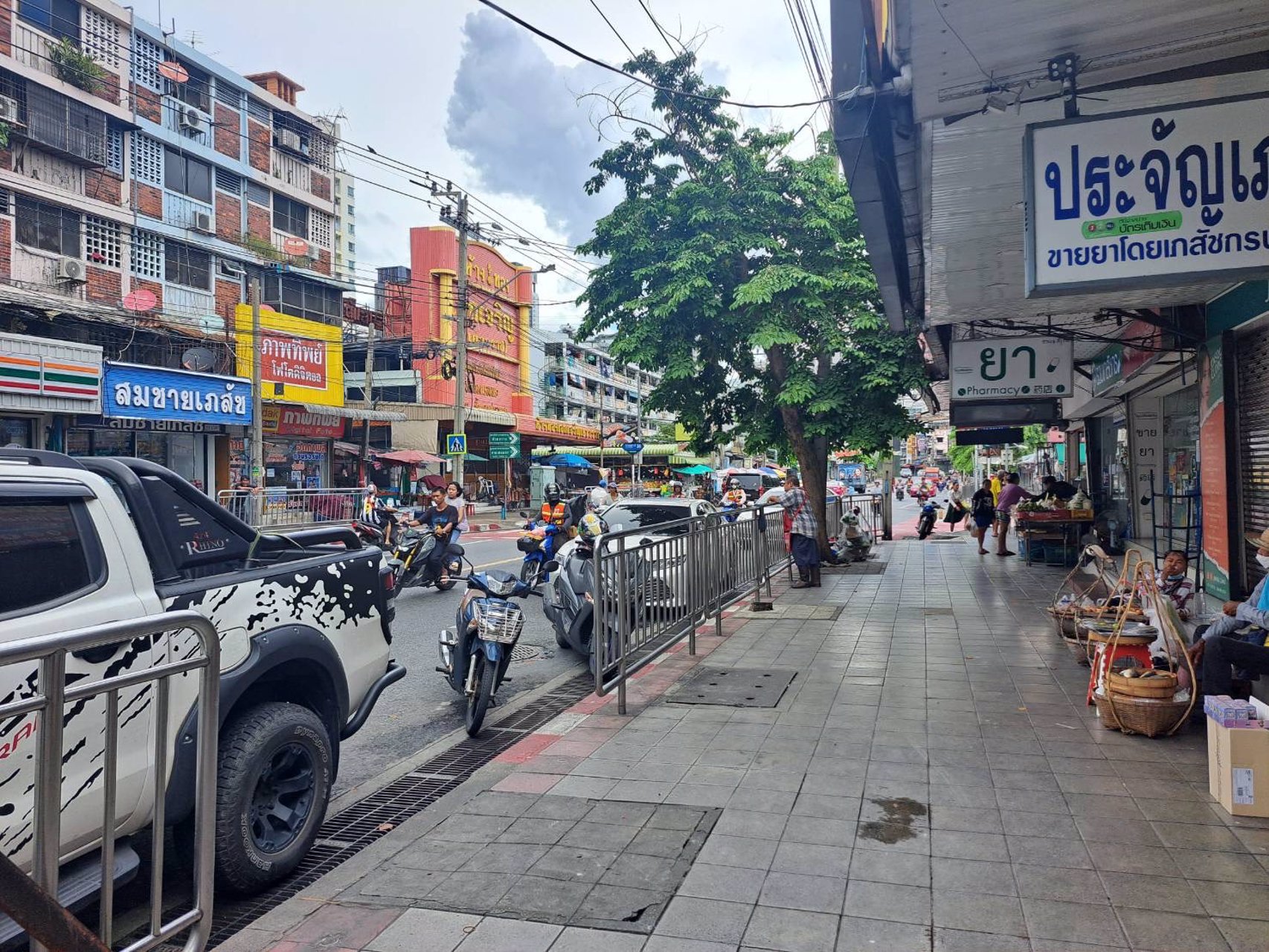 เซ้งคลินิกทันตกรรม-หาไม่ได้อีกแล้วในตลาดกลางคืนห้วยขวาง-