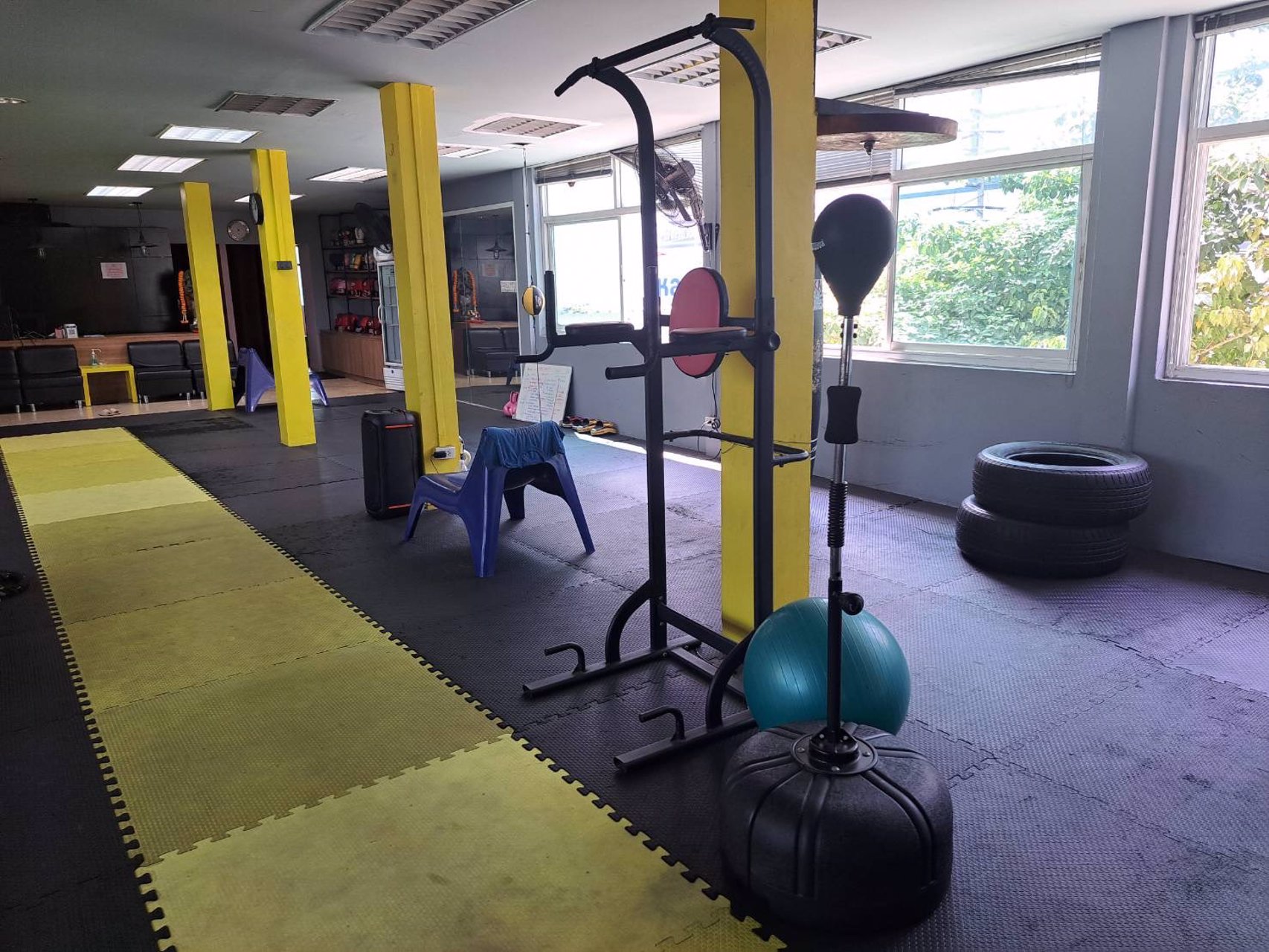 ให้เช่ายิมมวย-ราคาถูกทำเลดี-ริมถนนรัชดา-ใกล้รถไฟฟ้าใต้ดิน-สถานีรัชดา-ลาดพร้าว