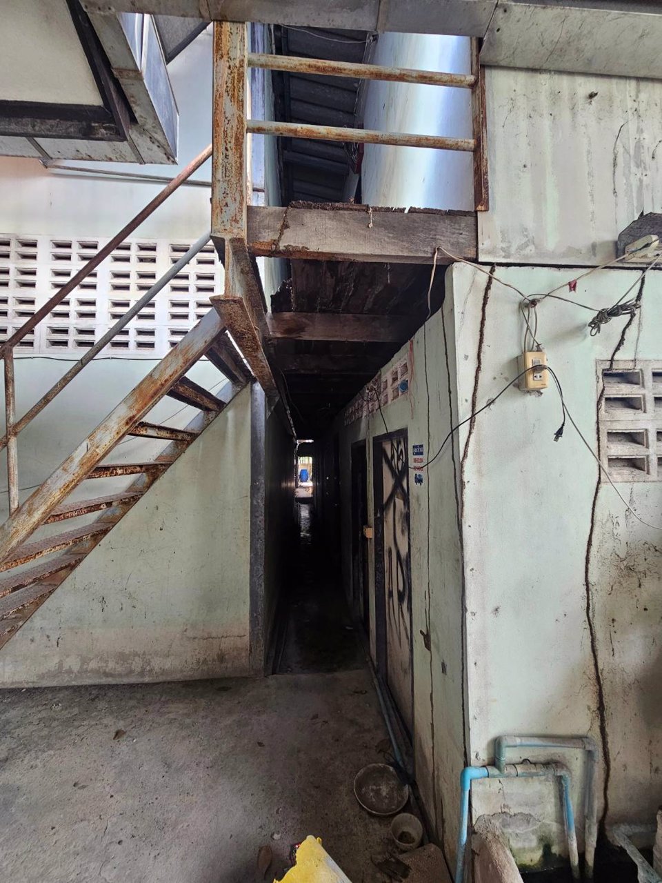 ขายที่ดินพร้อมสิ่งปลูกสร้างหลังหมู่บ้านอ่างทองธานี-กระทุ่มแบน