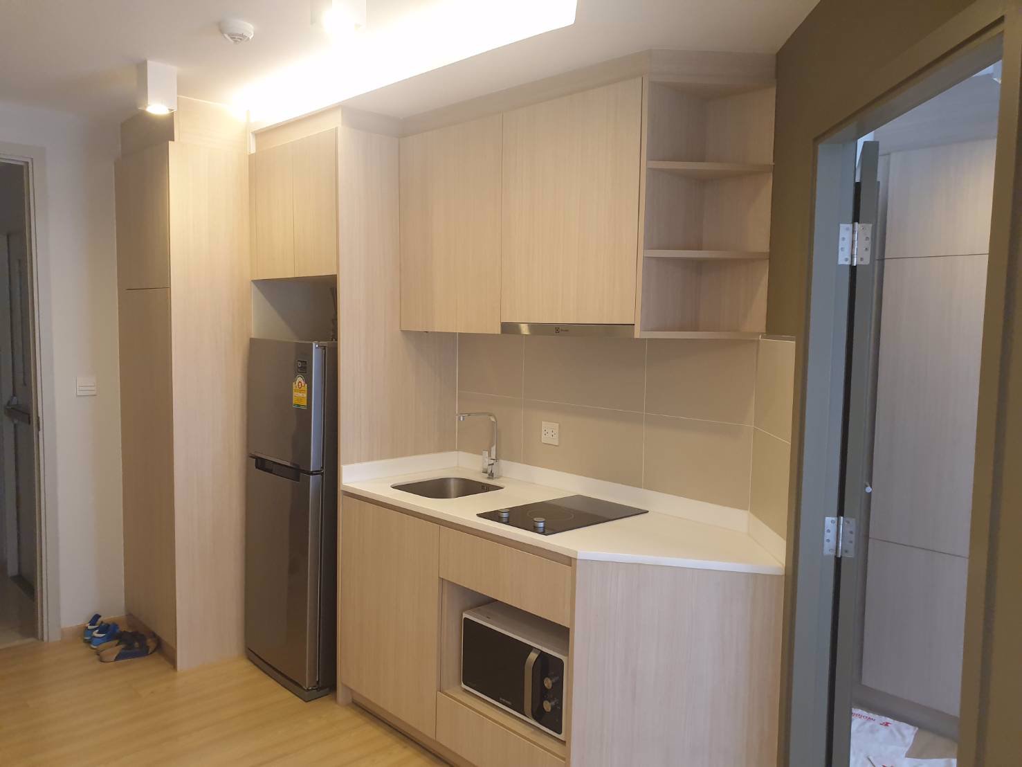 ขาย-ให้เช่า-maestro12-ขนาด-1-ห้องนอน-3285-ตรม-52-ล้าน-ชั้น-5-เฟอร์ครบพร้อมอยู่