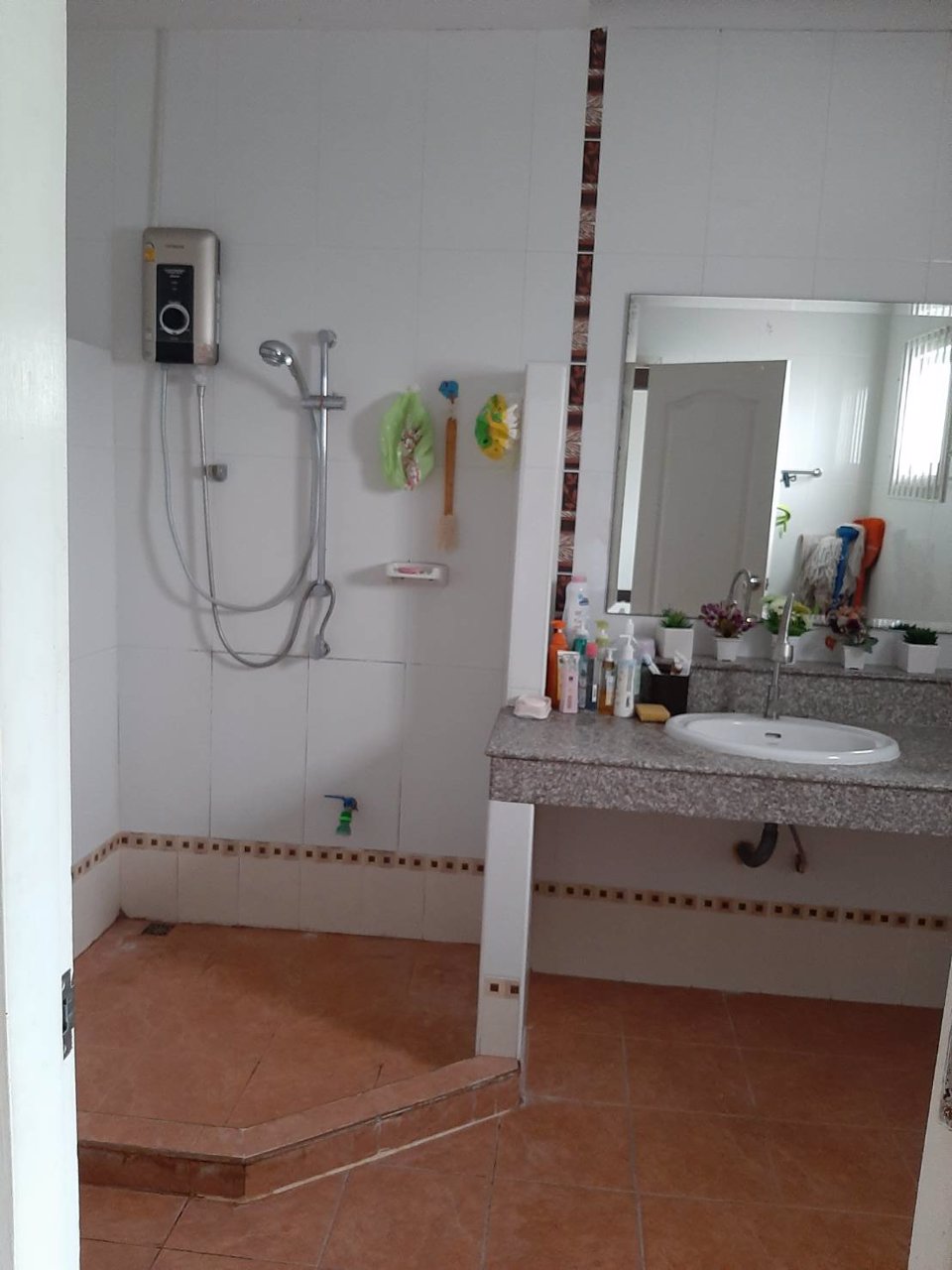 หมู่บ้านบุษรา-ทาวน์โฮม-23-ตารางวา-3-ชั้น-พร้อมเฟอร์นิเจอร์-แบกกระเป๋าเข้าอยู่ได้เลย