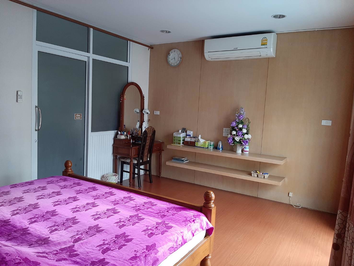 หมู่บ้านบุษรา-ทาวน์โฮม-23-ตารางวา-3-ชั้น-พร้อมเฟอร์นิเจอร์-แบกกระเป๋าเข้าอยู่ได้เลย