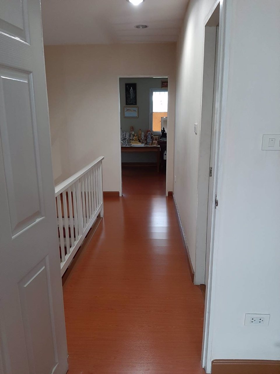 หมู่บ้านบุษรา-ทาวน์โฮม-23-ตารางวา-3-ชั้น-พร้อมเฟอร์นิเจอร์-แบกกระเป๋าเข้าอยู่ได้เลย