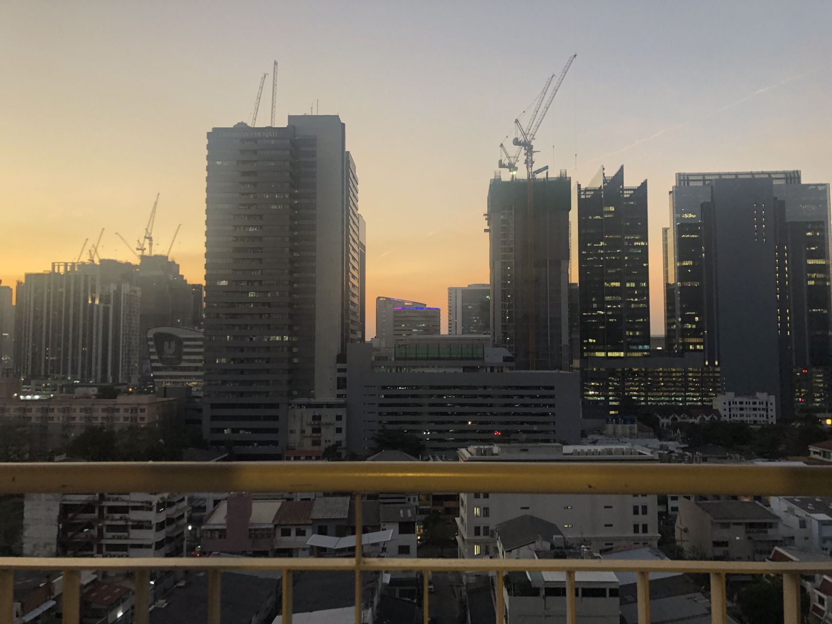 ขายคอนโด-ลุมพินี-เพลส-พระราม9-รัชดา-พร้อมผู้เช่า