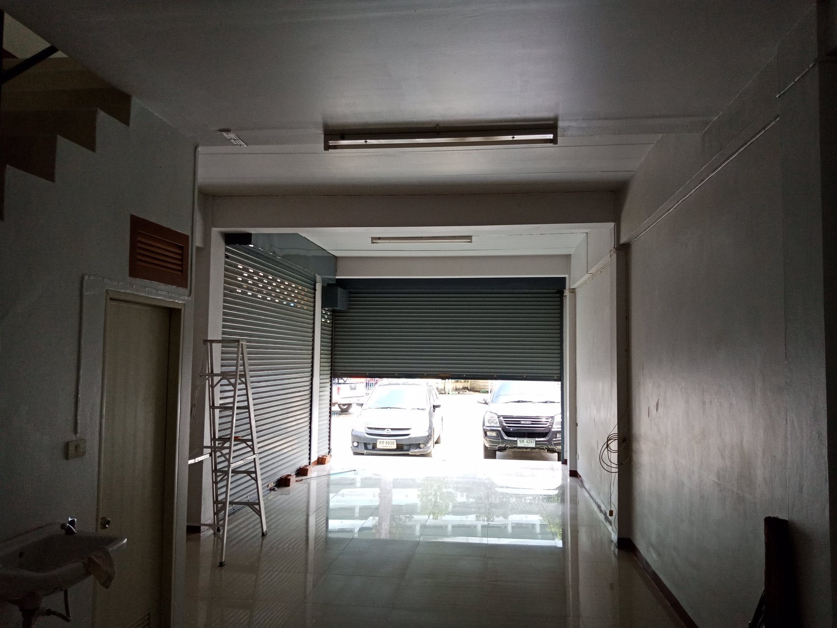 ให้เช่าอาคารพาณิชย์-ห้องมุม3ชั้น-พร้อมอยู่-อาคารหันหน้าเข้าประตูโรงเรียนมัธยมตากสินระยอง-เดิน20ก้าว