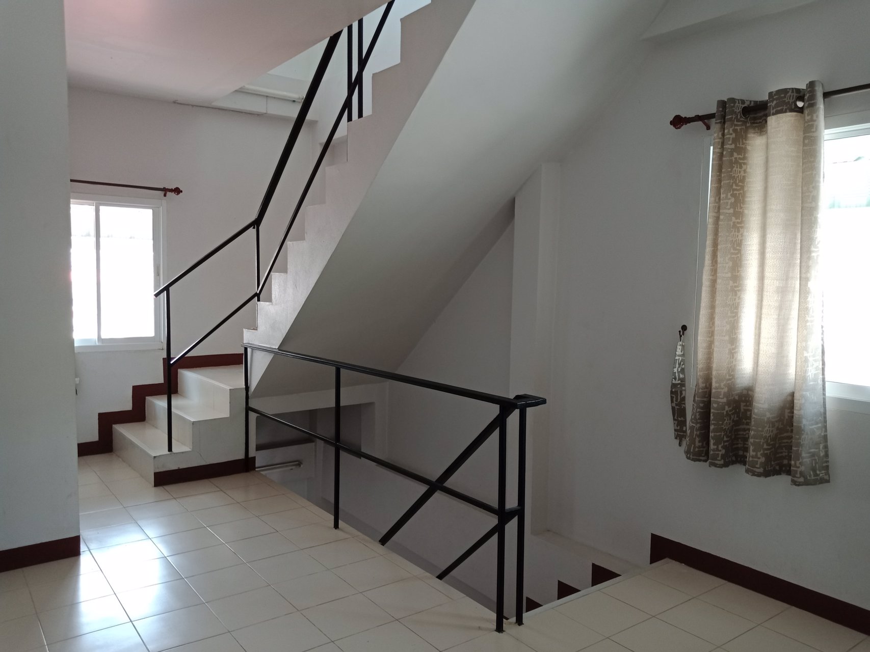 ให้เช่าอาคารพาณิชย์-ห้องมุม3ชั้น-พร้อมอยู่-อาคารหันหน้าเข้าประตูโรงเรียนมัธยมตากสินระยอง-เดิน20ก้าว