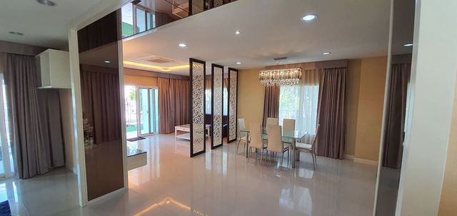 ให้เช่าบ้านเดี่ยว-2-ชั้น-หมู่บ้านเดอะ-เซนโทร-รามอินทรา-เฟอร์ครบพร้อมอยู่-ใกล้แฟชั่นไอส์แลนด์