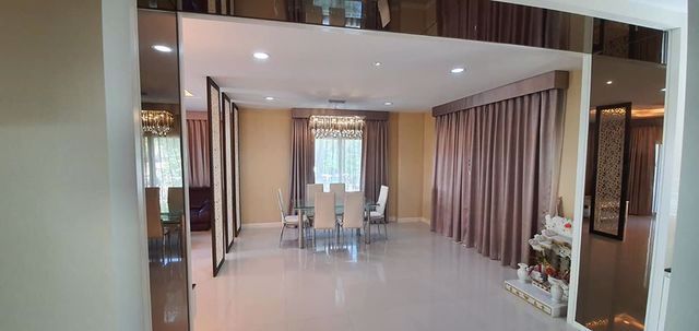 ให้เช่าบ้านเดี่ยว-2-ชั้น-หมู่บ้านเดอะ-เซนโทร-รามอินทรา-เฟอร์ครบพร้อมอยู่-ใกล้แฟชั่นไอส์แลนด์