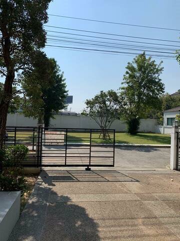 ให้เช่าบ้านเดี่ยว-2-ชั้น-61-ตรว-โครงการเพอร์เฟค-เพลส-แจ้งวัฒนะ-บ้านใหม่หน้าสวน-เดินทางสะดวก