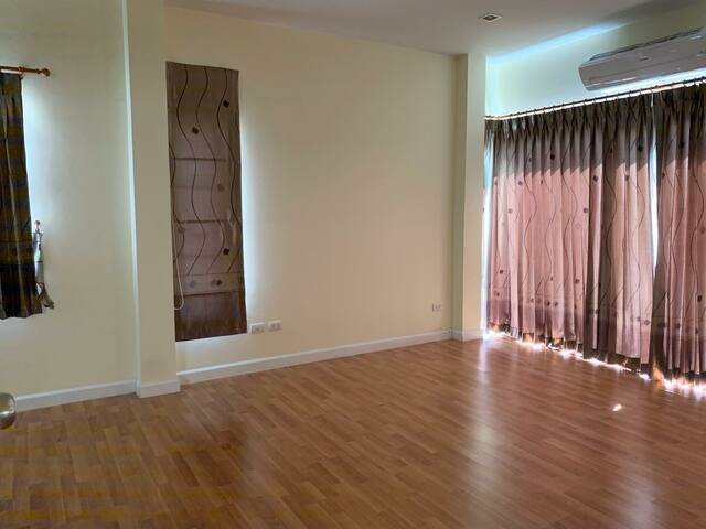 ให้เช่าบ้านเดี่ยว-2-ชั้น-61-ตรว-โครงการเพอร์เฟค-เพลส-แจ้งวัฒนะ-บ้านใหม่หน้าสวน-เดินทางสะดวก