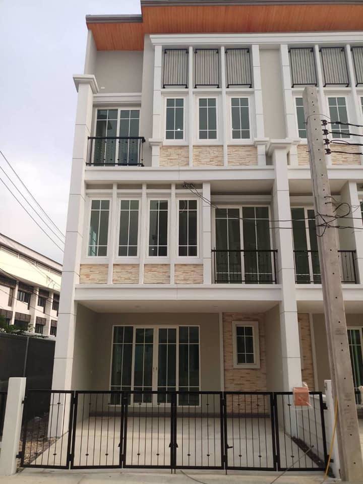 ให้เช่าทาวโฮม-3-ชั้น-สไตล์อังกฤษ-โครงการ-golden-city-แจ้งวัฒนะ-เมืองทอง-มีพื้นที่ข้างบ้าน-พื้น