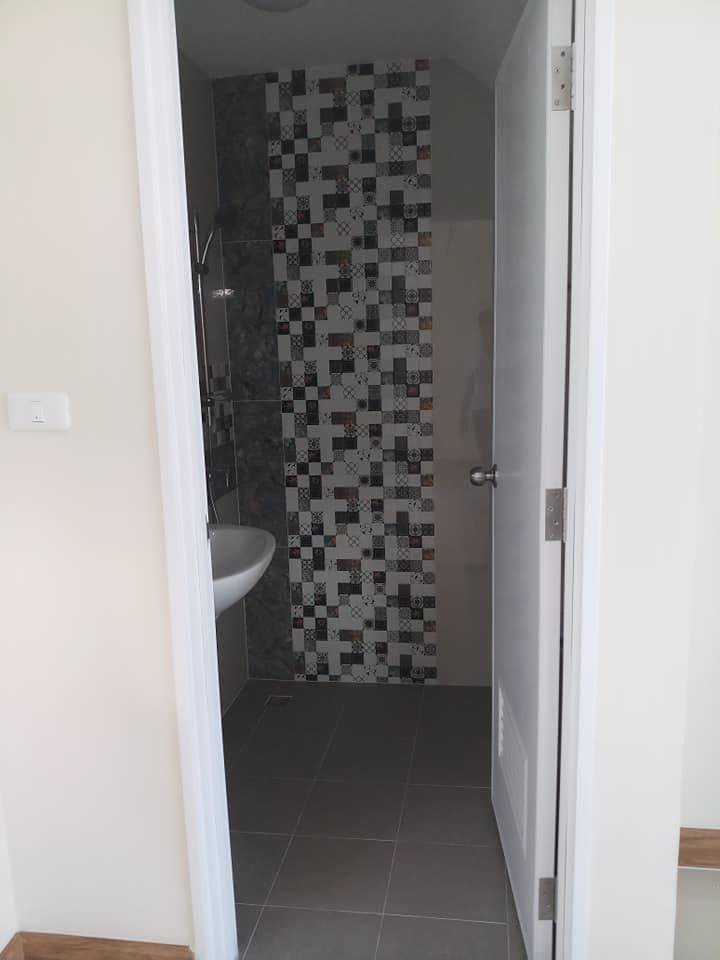 ให้เช่าทาวโฮม-3-ชั้น-สไตล์อังกฤษ-โครงการ-golden-city-แจ้งวัฒนะ-เมืองทอง-มีพื้นที่ข้างบ้าน-พื้น