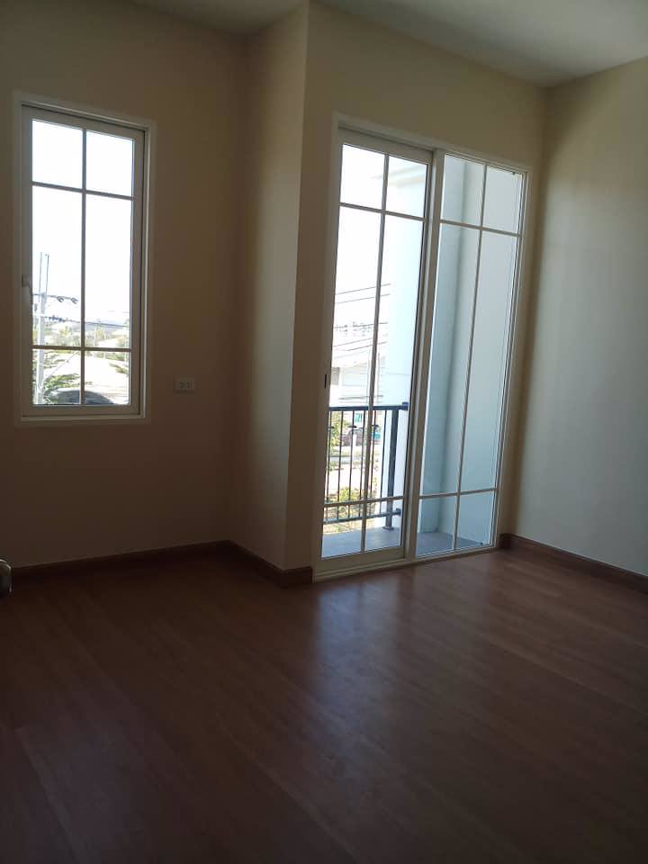 ให้เช่าทาวโฮม-3-ชั้น-สไตล์อังกฤษ-โครงการ-golden-city-แจ้งวัฒนะ-เมืองทอง-มีพื้นที่ข้างบ้าน-พื้น