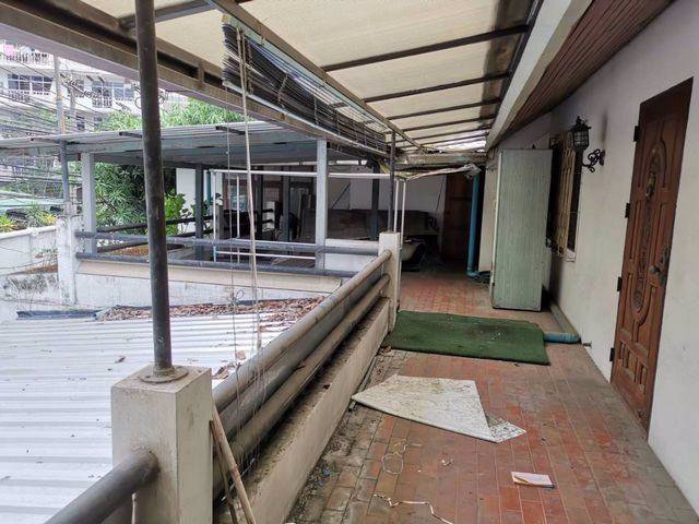 ให้เช่าบ้านเดี่ยว-2-ชั้น-ติดถนนสุขุมวิท-49-เนื้อที่-80-ตรว-เหมาะสำหรับทำธุรกิจสปาคลินิกและพักอาศัย