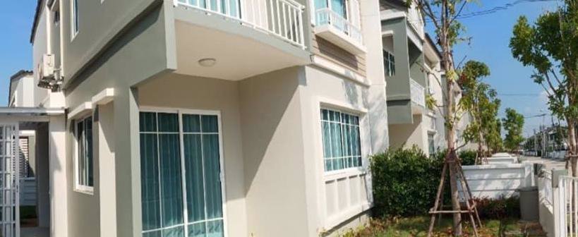 ให้เช่าบ้านแฝด-2-ชั้น-เฟอร์ครบพร้อมอยู่-มีสวนด้านข้าง-พื้นที่ใช้สอย-134-ตรม-หมู่บ้านอารียา