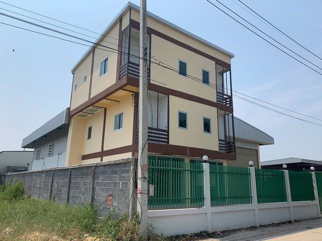 ขายโรงงานพร้อมออฟฟิศ-3-ชั้น-พื้นที่ใช้สอยของโรงงานและออฟฟิศประมาณ-800-ตารางเมตร-ขอใบ-รง4-ได้-เด