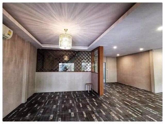 ขายบ้านเดี่ยว-2-ชั้น-4-นอน-4-น้ำ-บ้านโล่งโปร่งสบาย-เนื้อที่-100-ตรว-รีโนเวทใหม่ทั้งหลัง