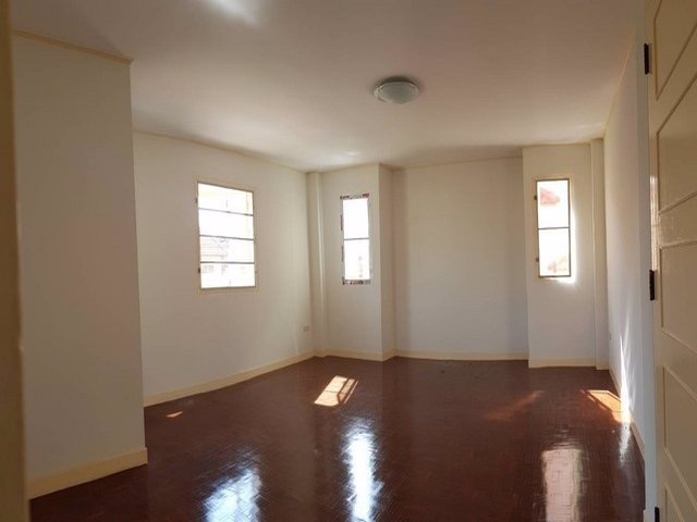 ขายบ้านเดี่ยว-2-ชั้น-รีโนเวทใหม่ทั้งหลัง-หมู่บ้านธารารมณ์-พาร์คเวย์-รามคำแหง-150-เนื้อที่-53-ตรว